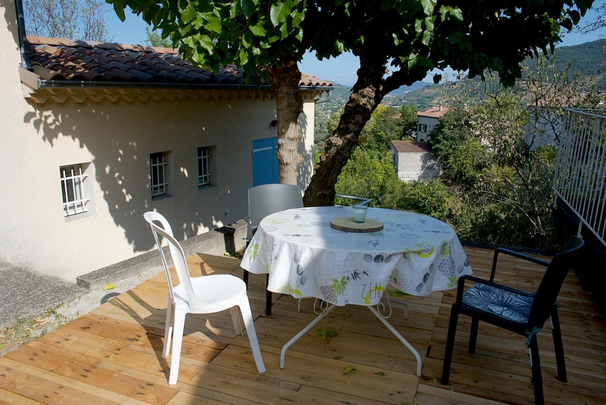 Le Nid Douillet: Charming House with Garden View in Privas Apartment Exterior photo